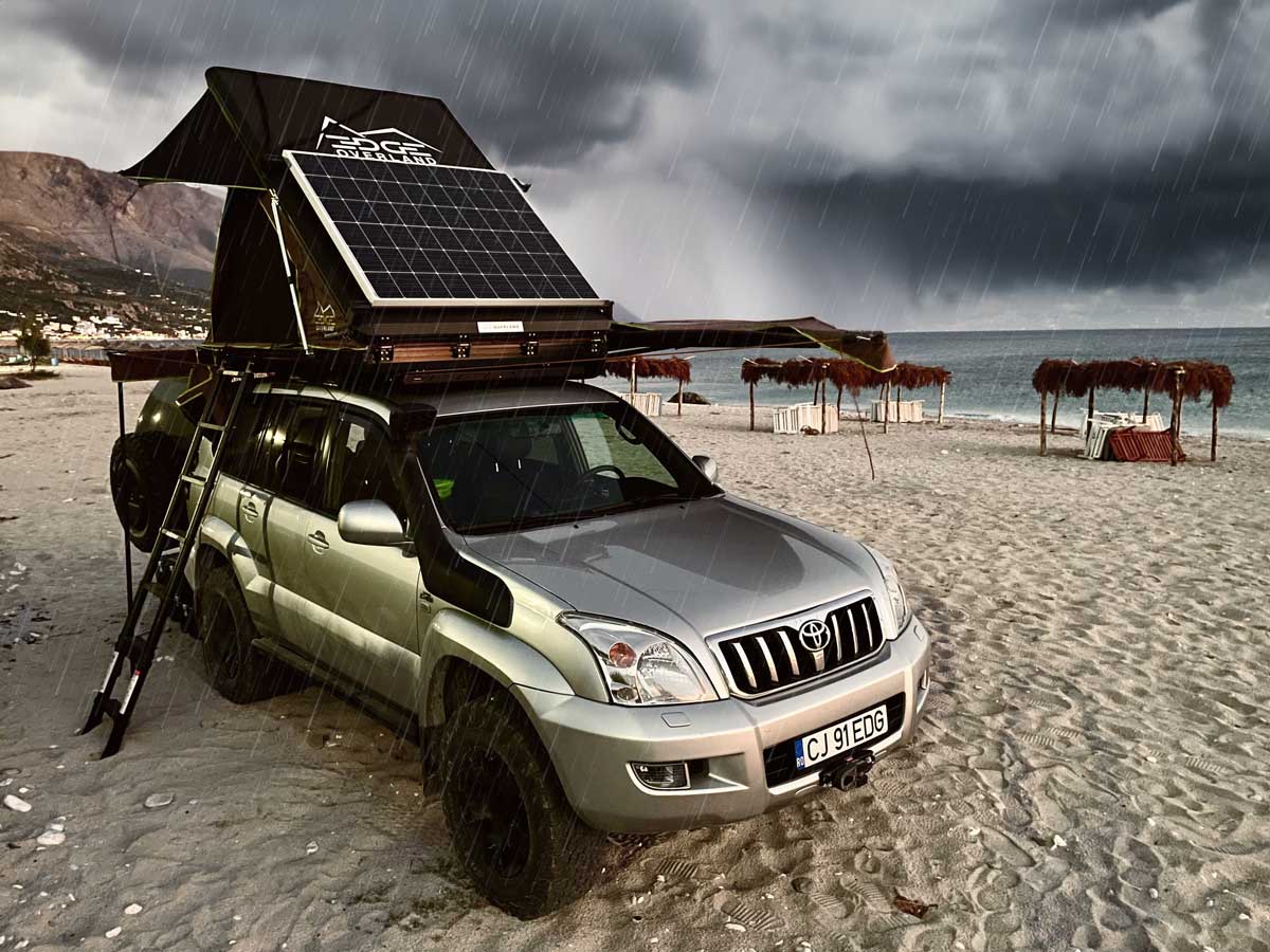Explore One Hardshell Rooftop Tent in the rain in Montenegro