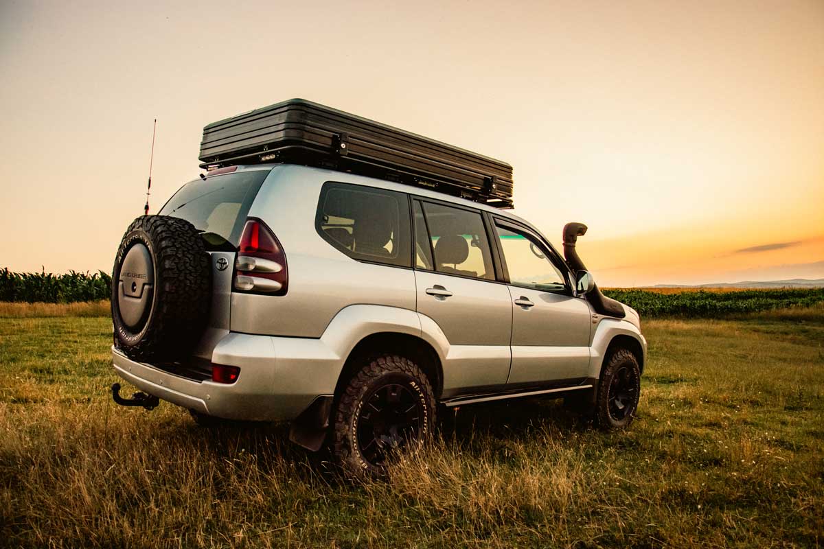 Horizon One hard top car tent closed on a SUV