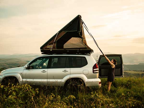 Închiderea unui cort auto EDGE Overland
