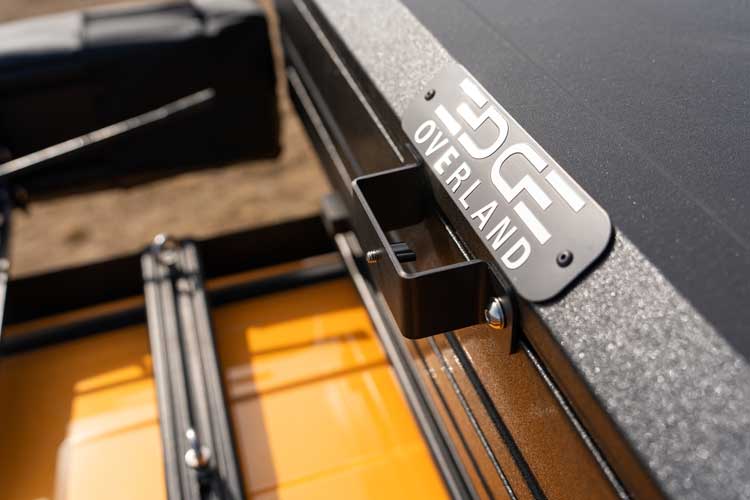 Vista superior del soporte de montaje para cámara de la tienda de techo.