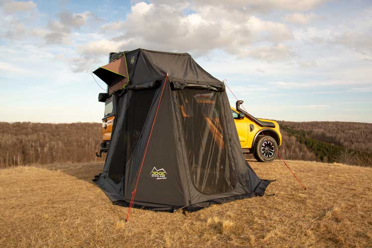 Vista anteriore sinistra dell'annesso per la tenda da tetto Horizon Mini