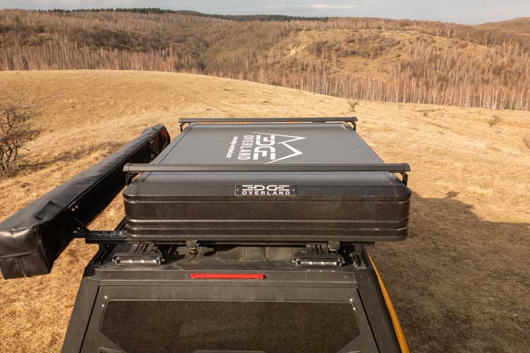 Barre da tetto Horizon Mini montate sulla tenda per auto