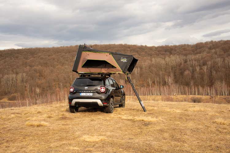 La tente de toit compacte Horizon One sur un SUV plus petit
