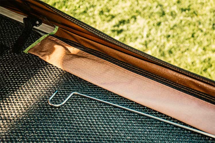 Front pocket for steel rods from the rooftop tent