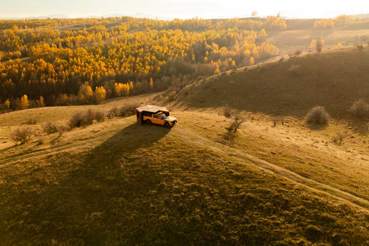 Vedere pitorească a peretelui lateral al marchizei auto Infinity 270