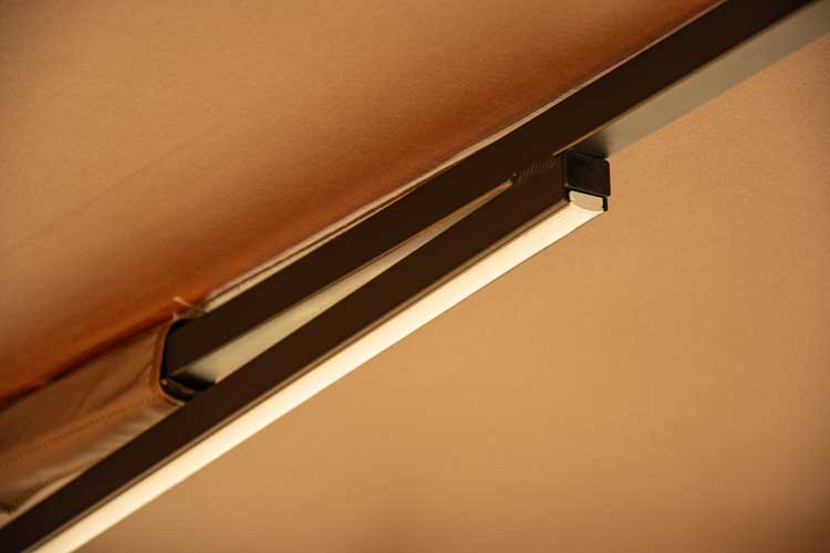 Integrated LED bar in the Infinity 270 awning arms