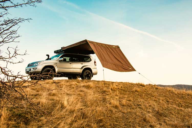 Vedere din stânga a peretelui de umbră pentru marchiza auto Shelter Max