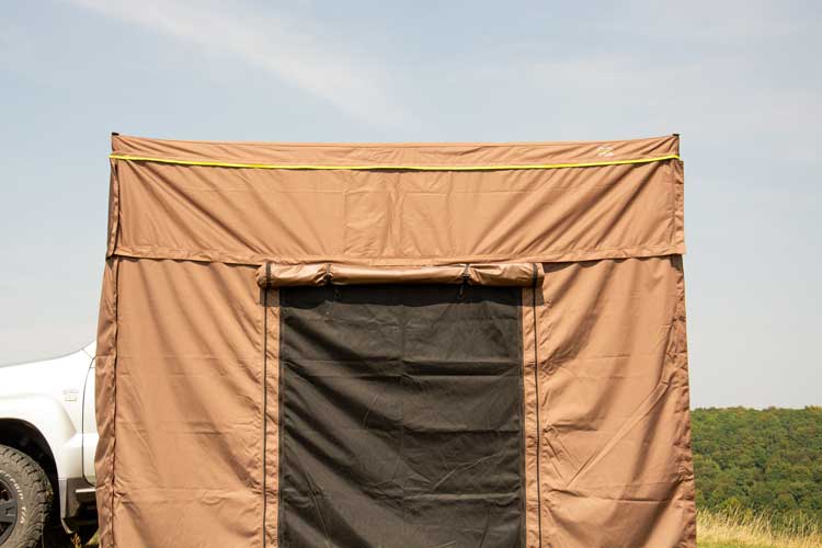 Front view of the sidewall extensions installed together with the Shelter Max sidewalls
