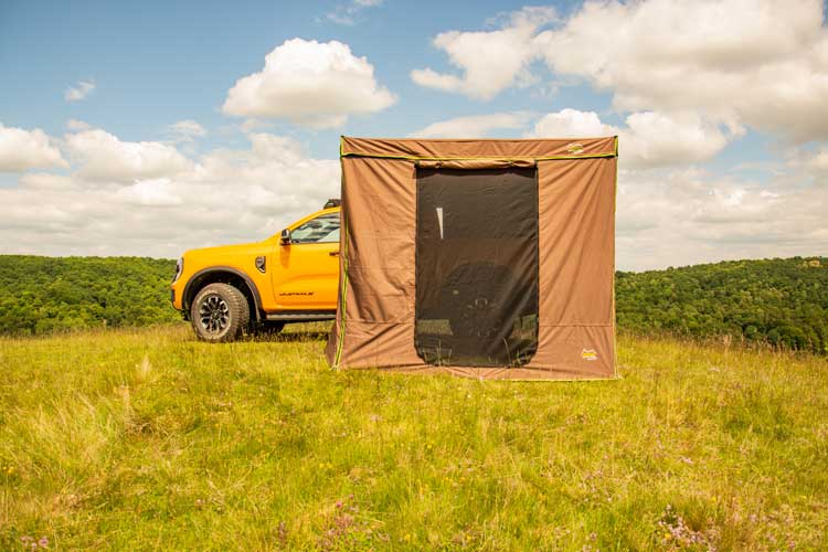 Pareti laterali Shelter Max con porta anteriore aperta