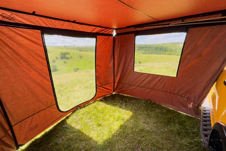 Vista interna delle pareti laterali del tendalino per auto Shelter Max