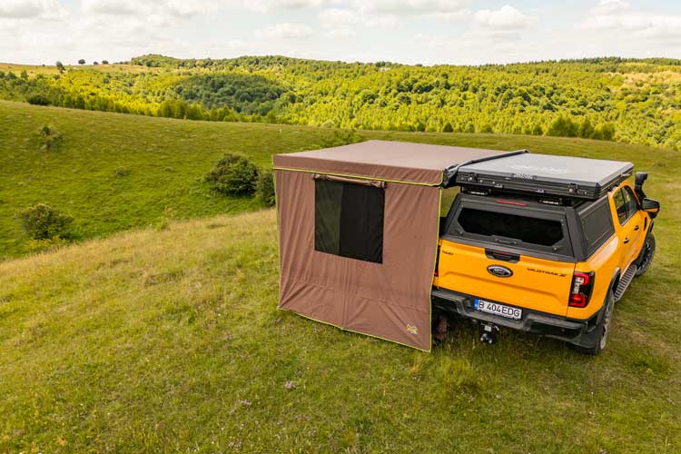 Vista posteriore delle pareti laterali del tendalino per auto Shelter Max